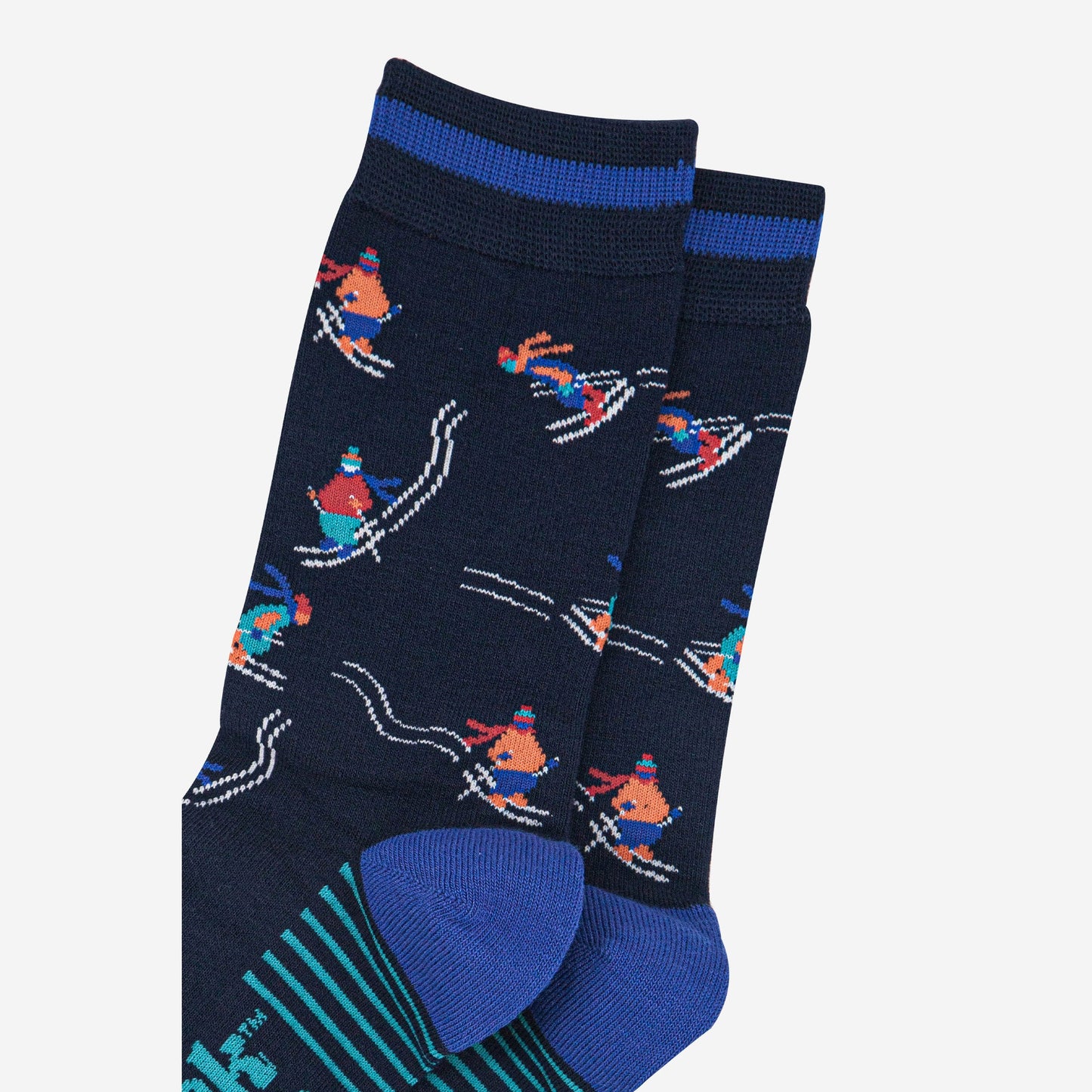 mens-bamboo-socks-navy-blue-skiing-close-up