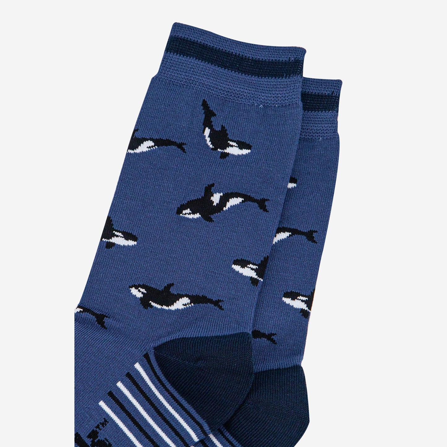 mens-bamboo-socks-denim-blue-navy-blue-orca-whales-close-up