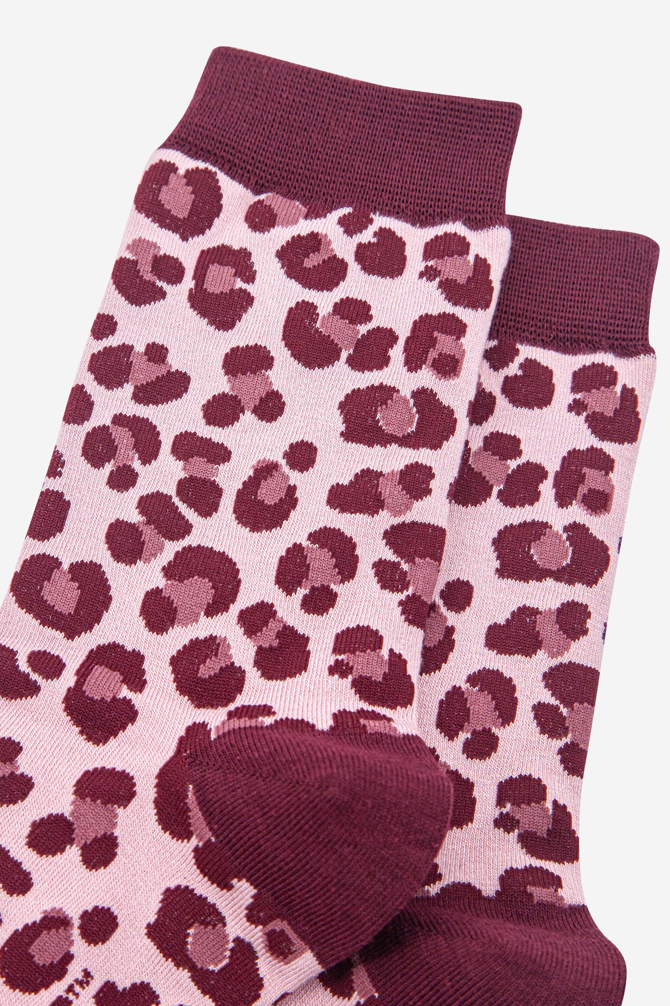 womens-bamboo-socks-light-pink-berry-leopard-close-up