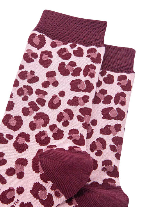 womens-bamboo-socks-light-pink-berry-leopard-close-up