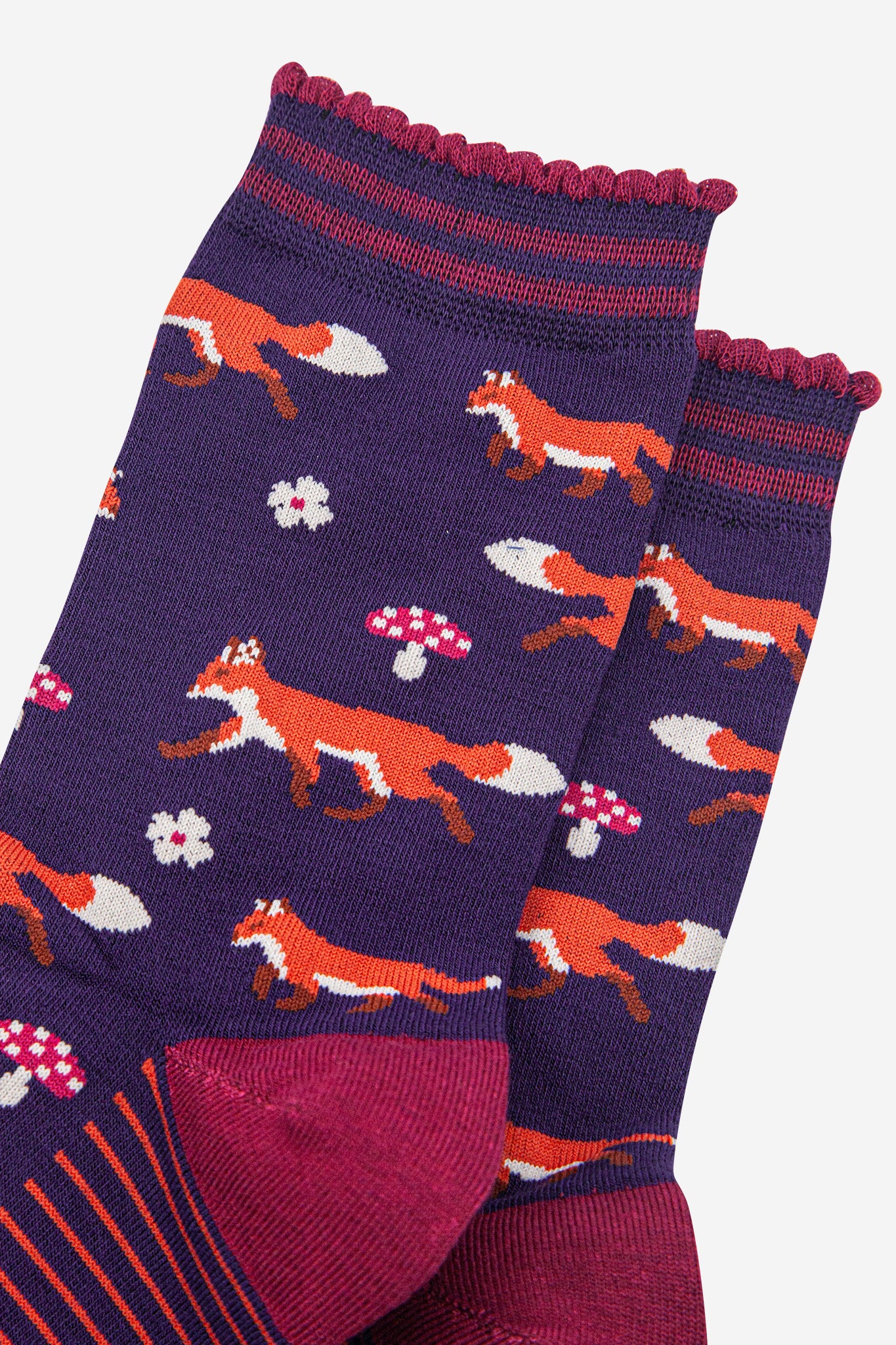 womens-bamboo-socks-navy-blue-berry-fox-and-toadstool-close-up