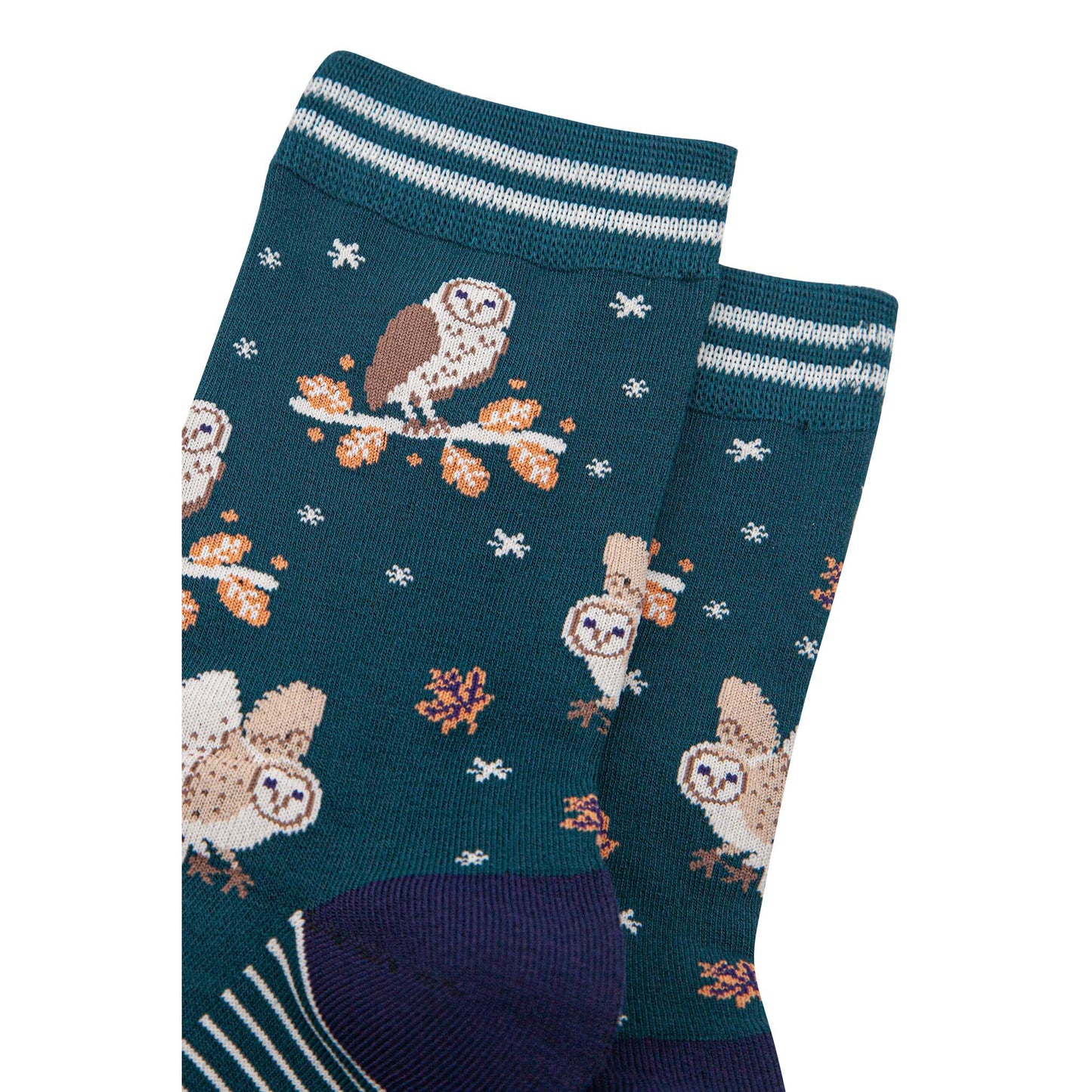 womens-bamboo-socks-forest-green-navy-blue-barn-owls-close-up