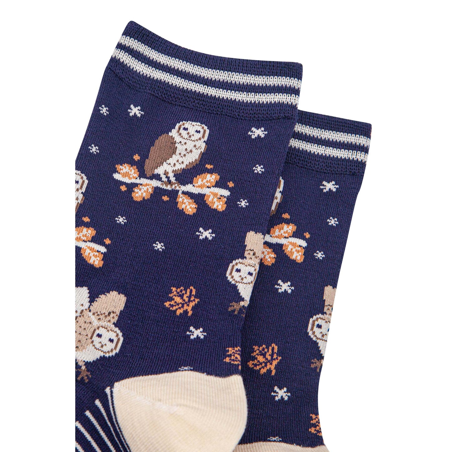 womens-bamboo-socks-navy-blue-barn-owls-close-up
