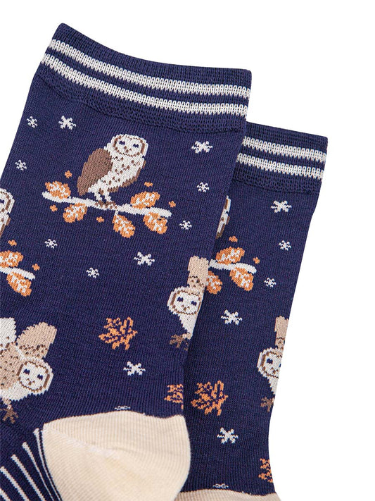 womens-bamboo-socks-navy-blue-barn-owls-close-up