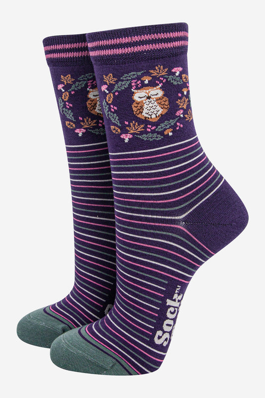 womens-bamboo-socks-navy-blue-sage-owl-in-wreath-woodland-birds