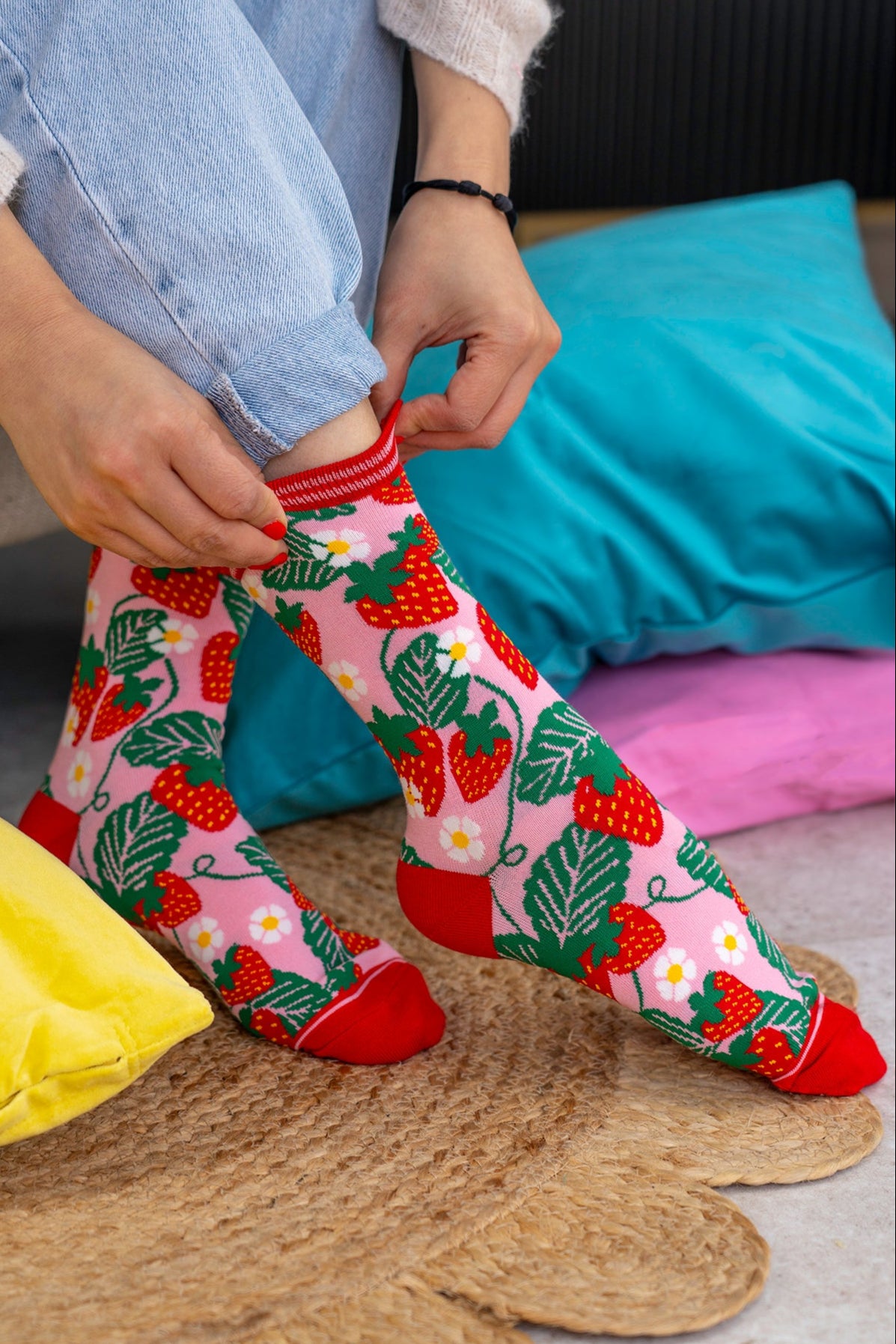 womens-bamboo-socks-pink-strawberries