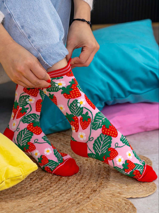 womens-bamboo-socks-pink-strawberries