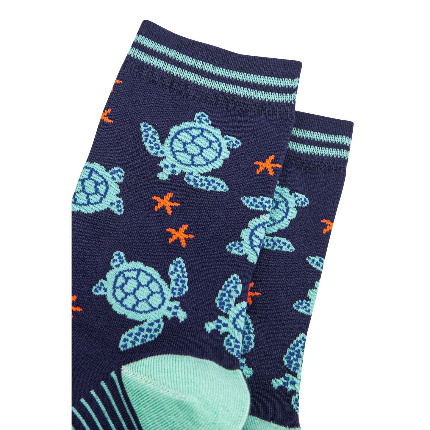 womens-bamboo-socks-navy-blue-mint-turtle-close-up
