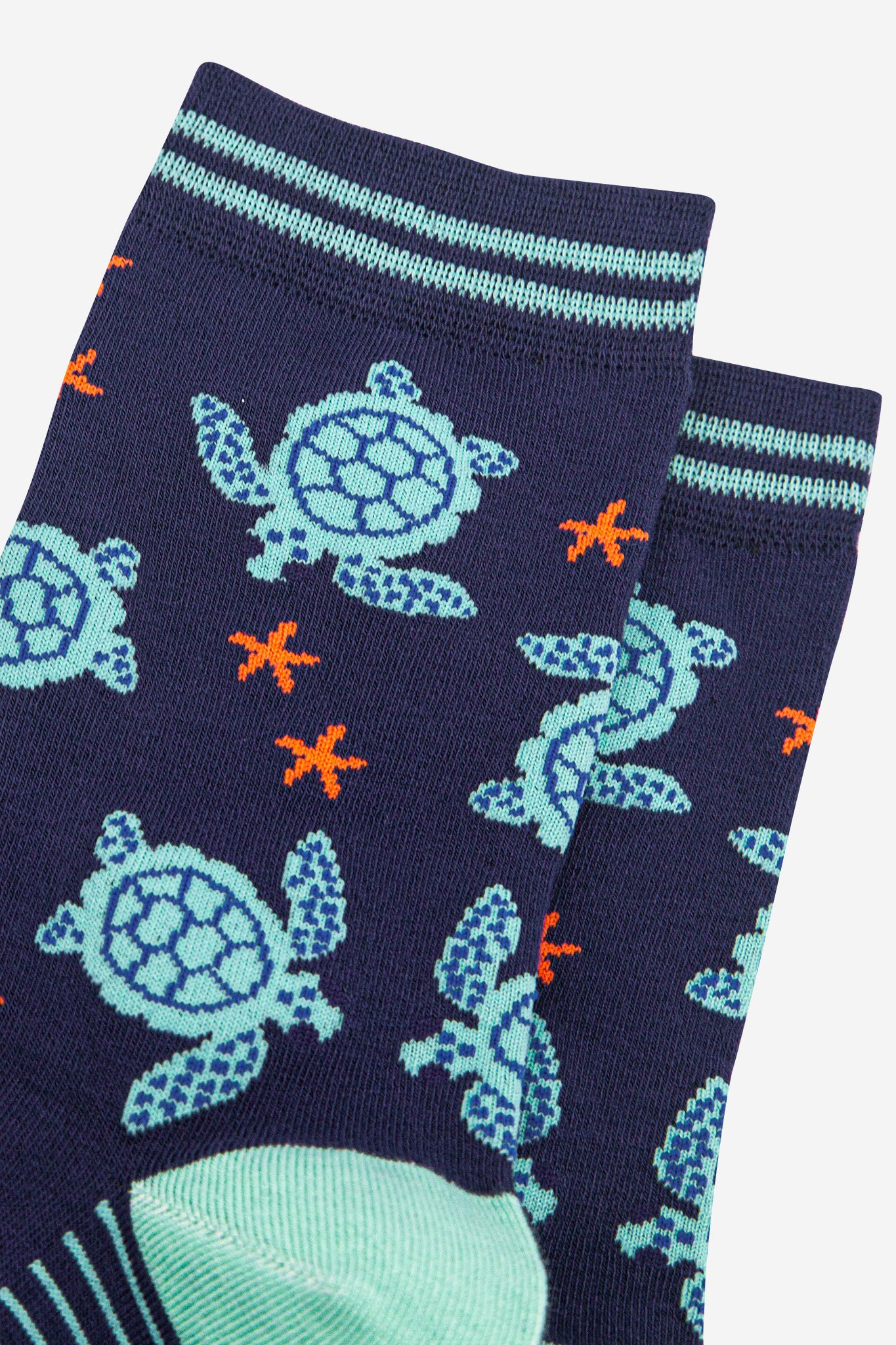 womens-bamboo-socks-navy-blue-mint-turtle-close-up