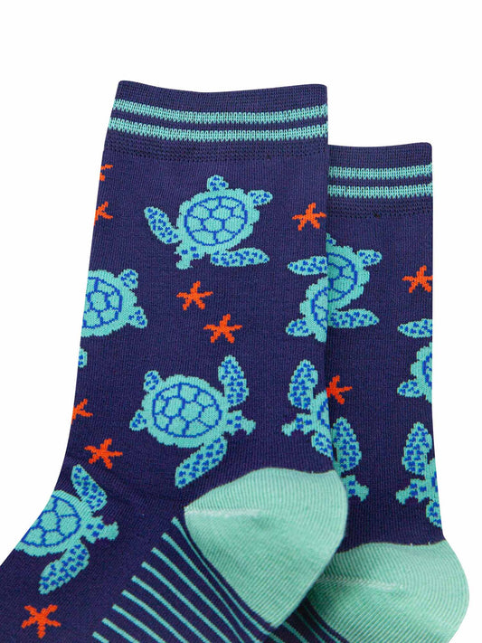 womens-bamboo-socks-navy-blue-mint-turtle-close-up