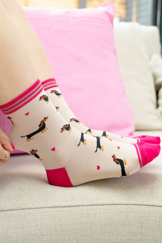womens-sausage-dog-in-heart-glasses-bamboo-socks