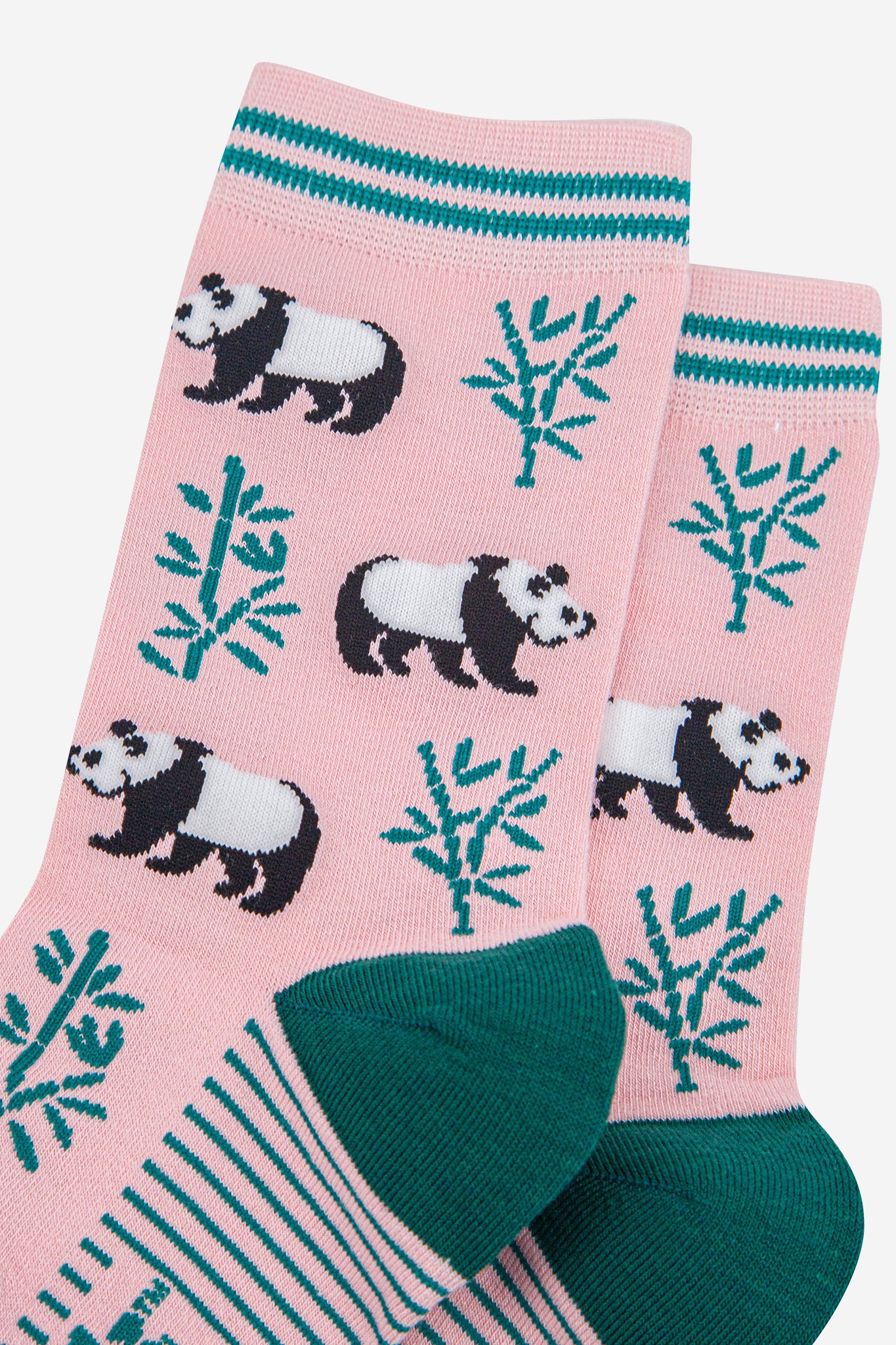 womens-bamboo-socks-light-pink-green-panda-close-up