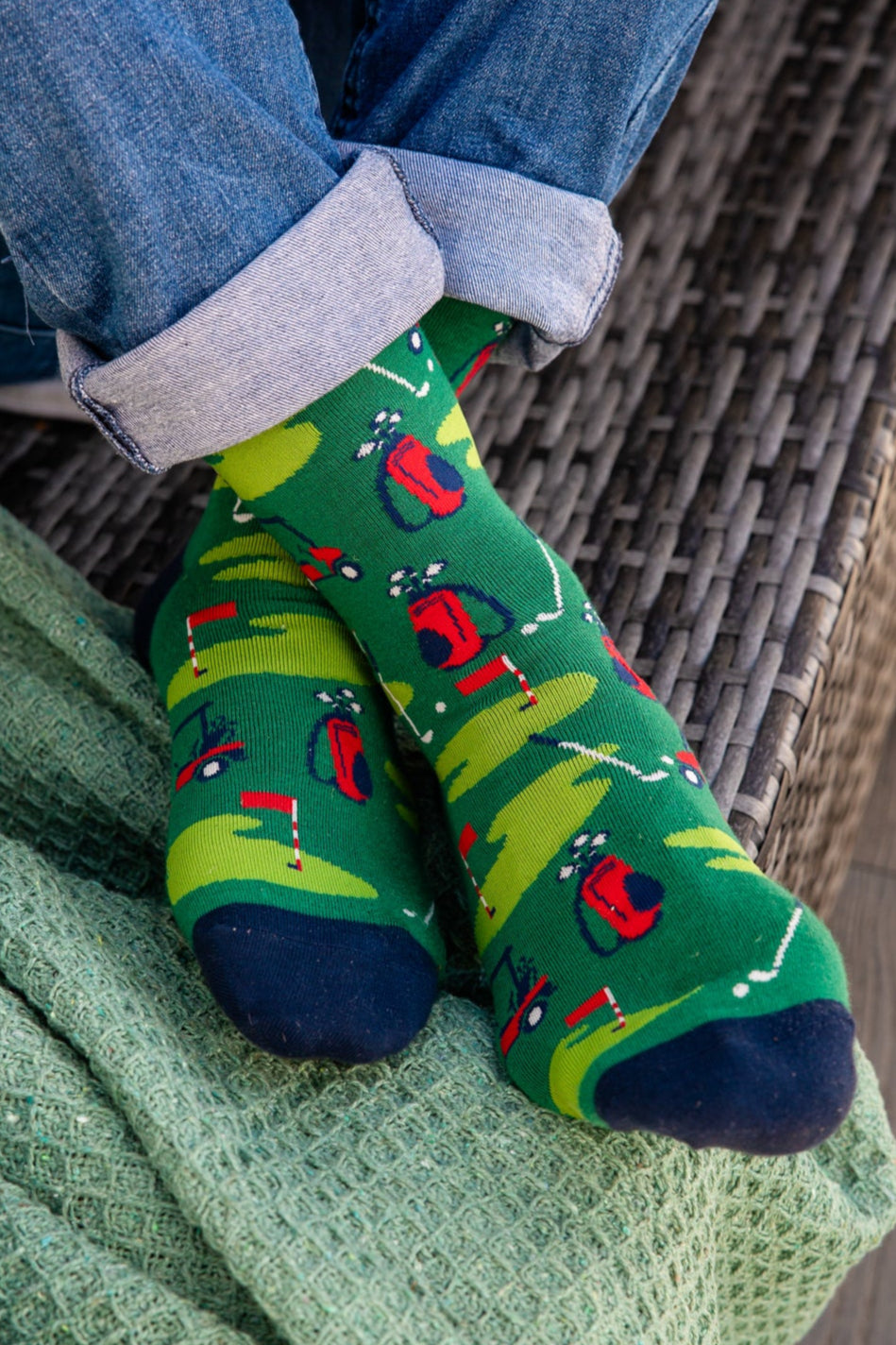 mens-on-the-golfing-green-and-cart-scene-bamboo-socks