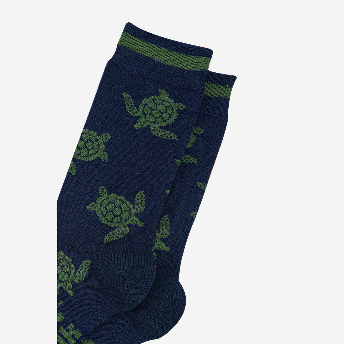 mens-bamboo-socks-navy-blue-turtle-close-up