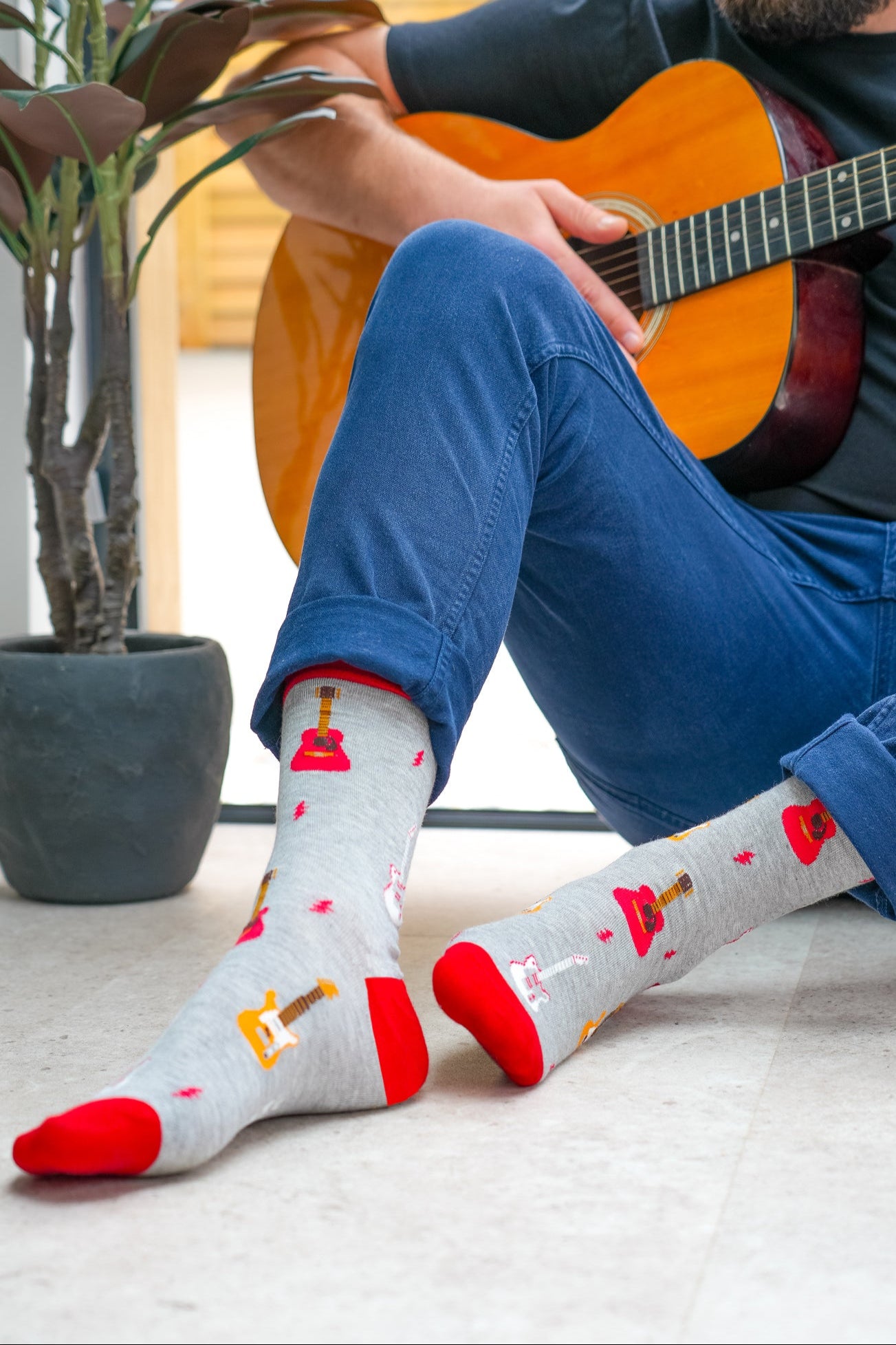 mens-electric-and-acoustic-guitar-print-bamboo-socks-man-posed-with-guitar