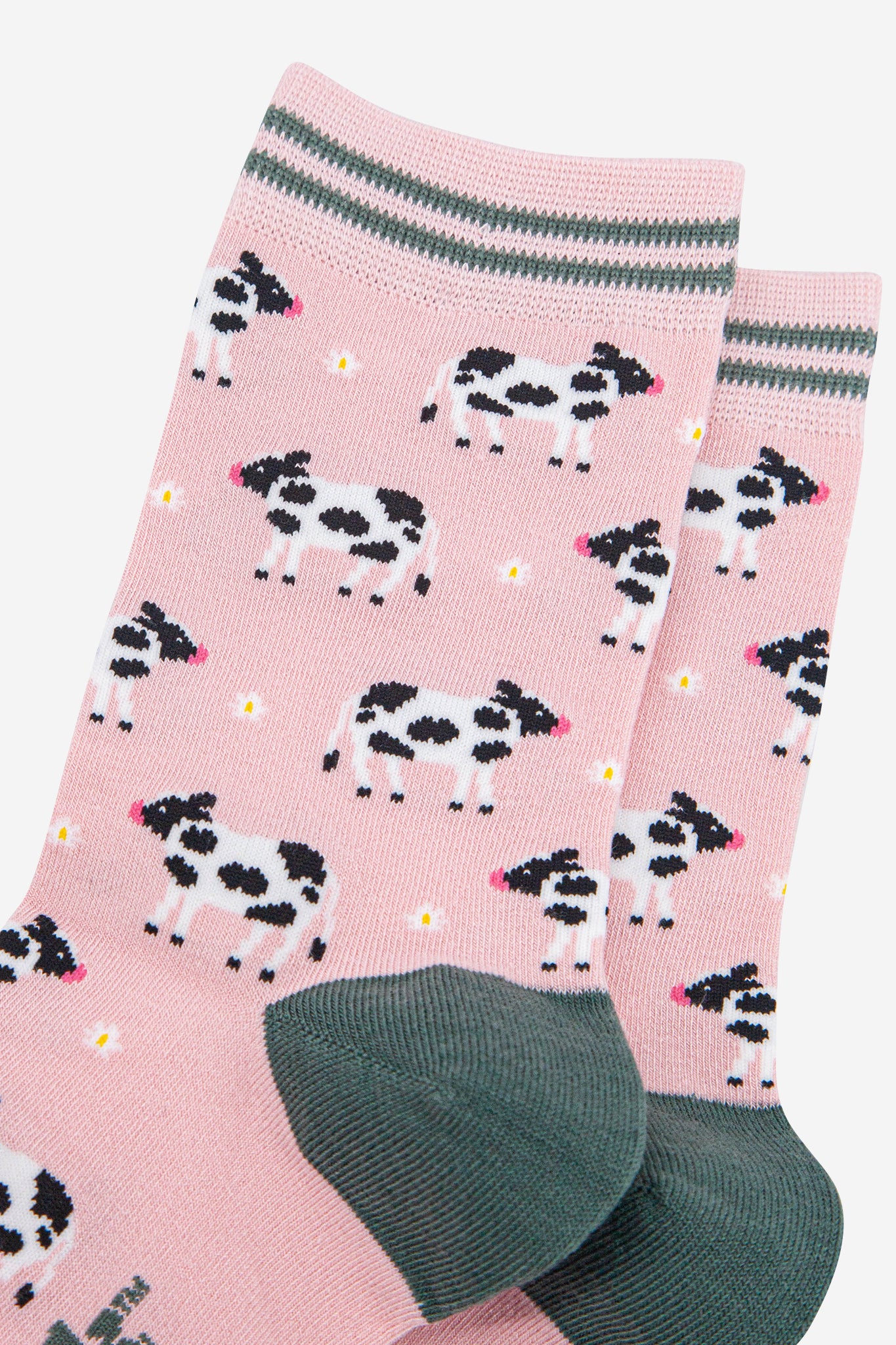 womens-bamboo-socks-light-pink-green-spring-cow-close-up