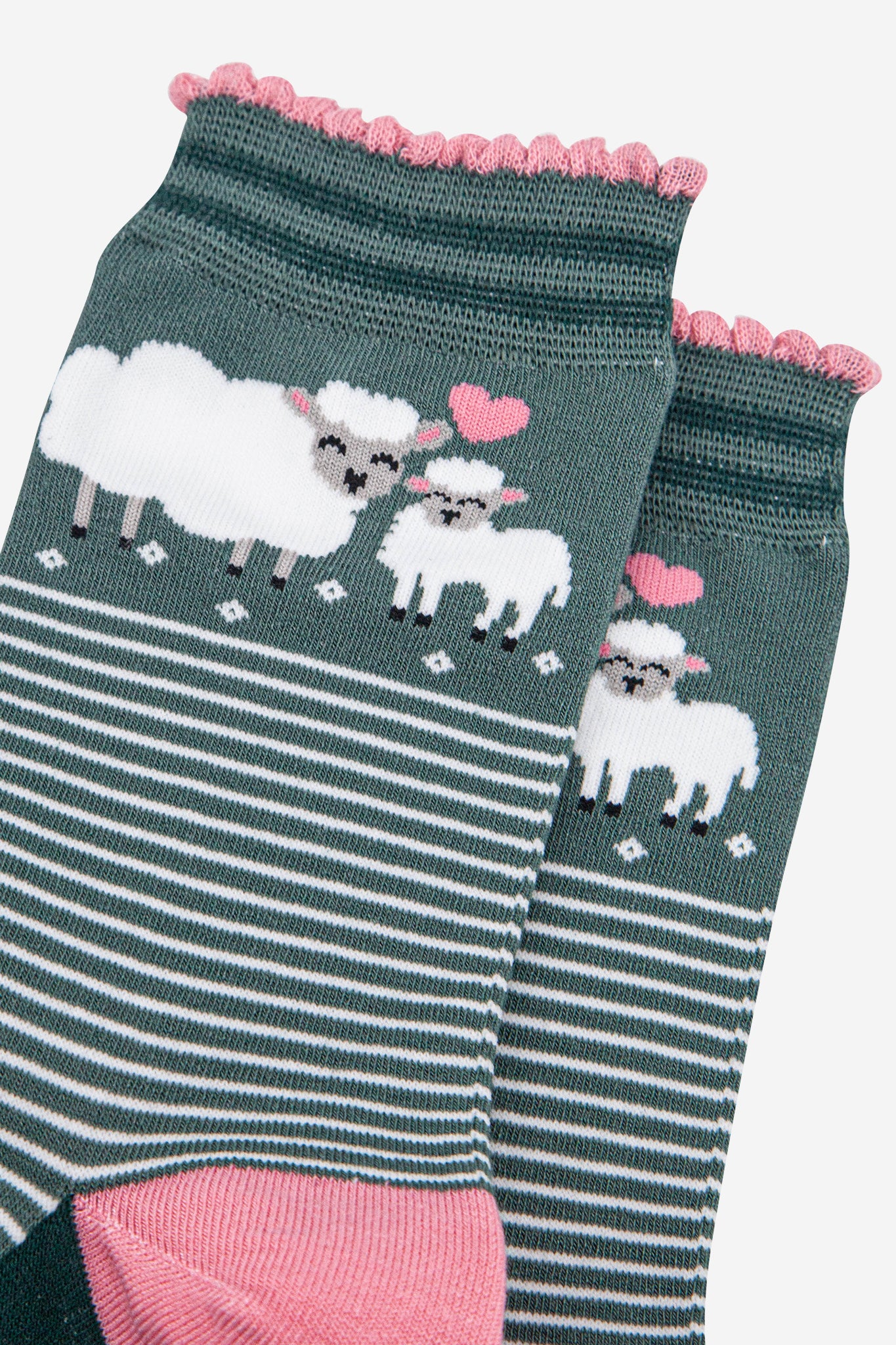 womens-bamboo-socks-green-pink-lambs-close-up