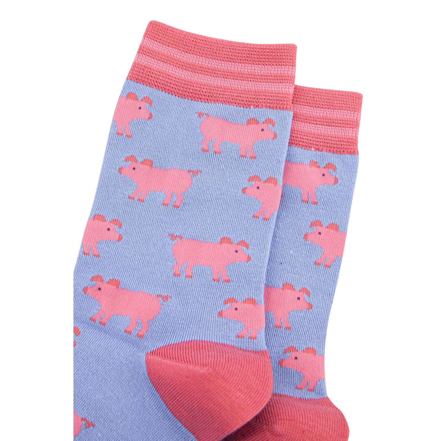 womens-bamboo-socks-light-blue-light-pink-pig-close-up