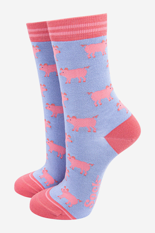 womens-bamboo-socks-light-blue-light-pink-pig-farm-animals