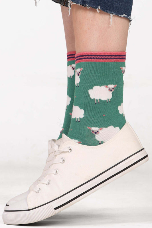 green ankle socks featuring a pattern of white woolly sheep lamb all over