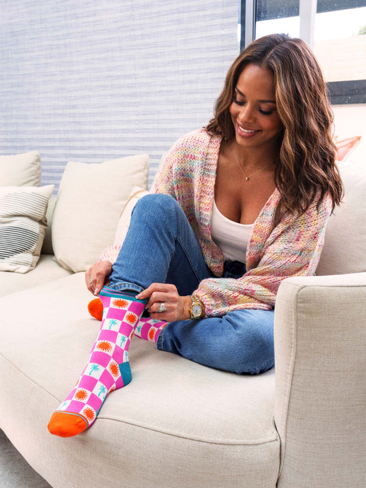 pal-tree-and-sunshine-checkered-bamboo-socks-in-orange-and-pink