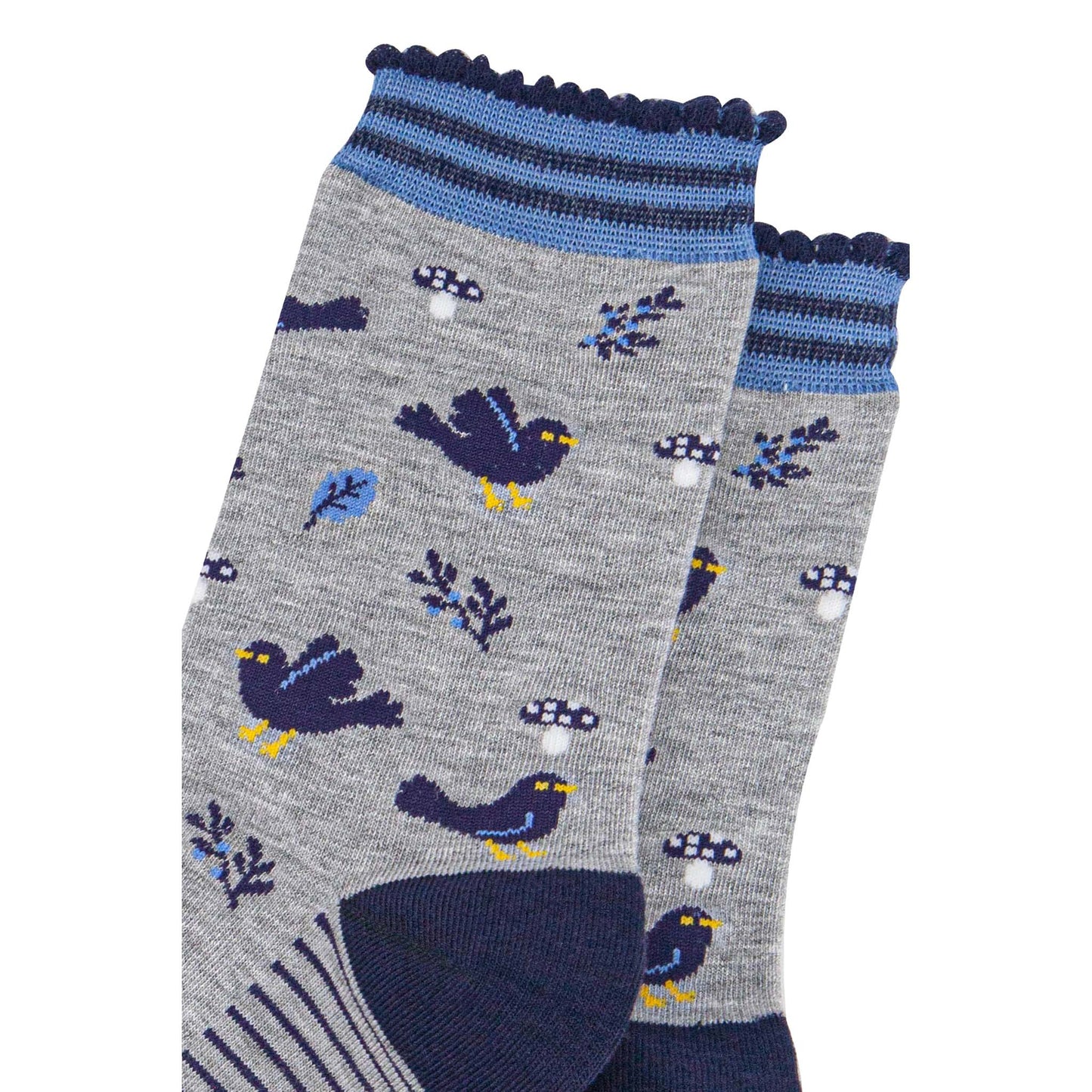 womens-bamboo-socks-light-grey-denim-blue-blackbirds-close-up