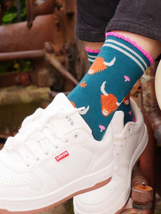 highlland-cow-forest-green-bamboo-socks