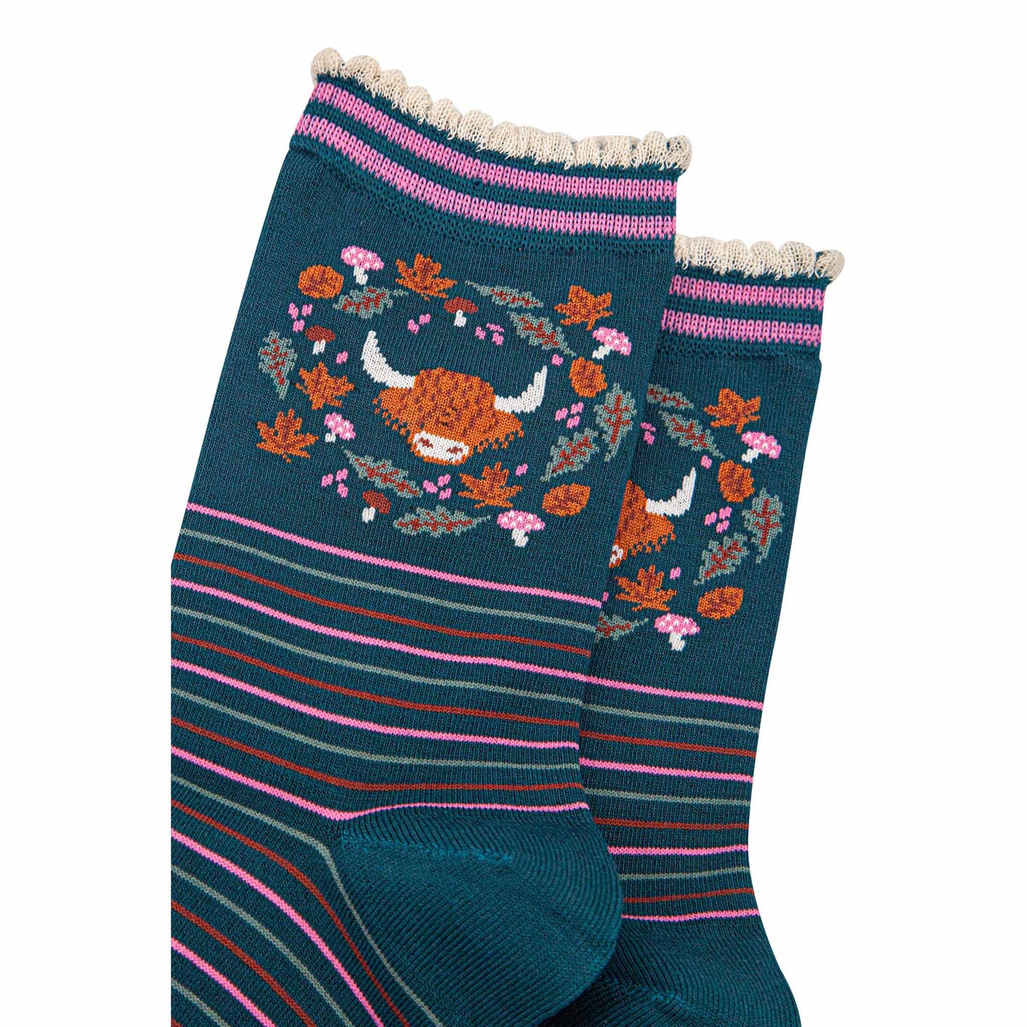 womens-bamboo-socks-forest-green-pink-highland-cow-floral-wreath-close-up
