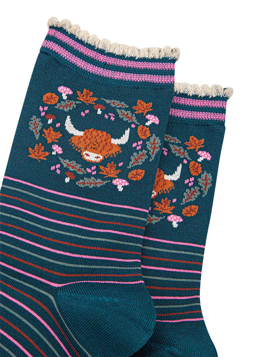 womens-bamboo-socks-forest-green-pink-highland-cow-floral-wreath-close-up