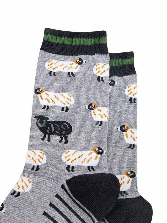 mens-bamboo-socks-grey-marl-green-sheep-and-sheepdog-close-up