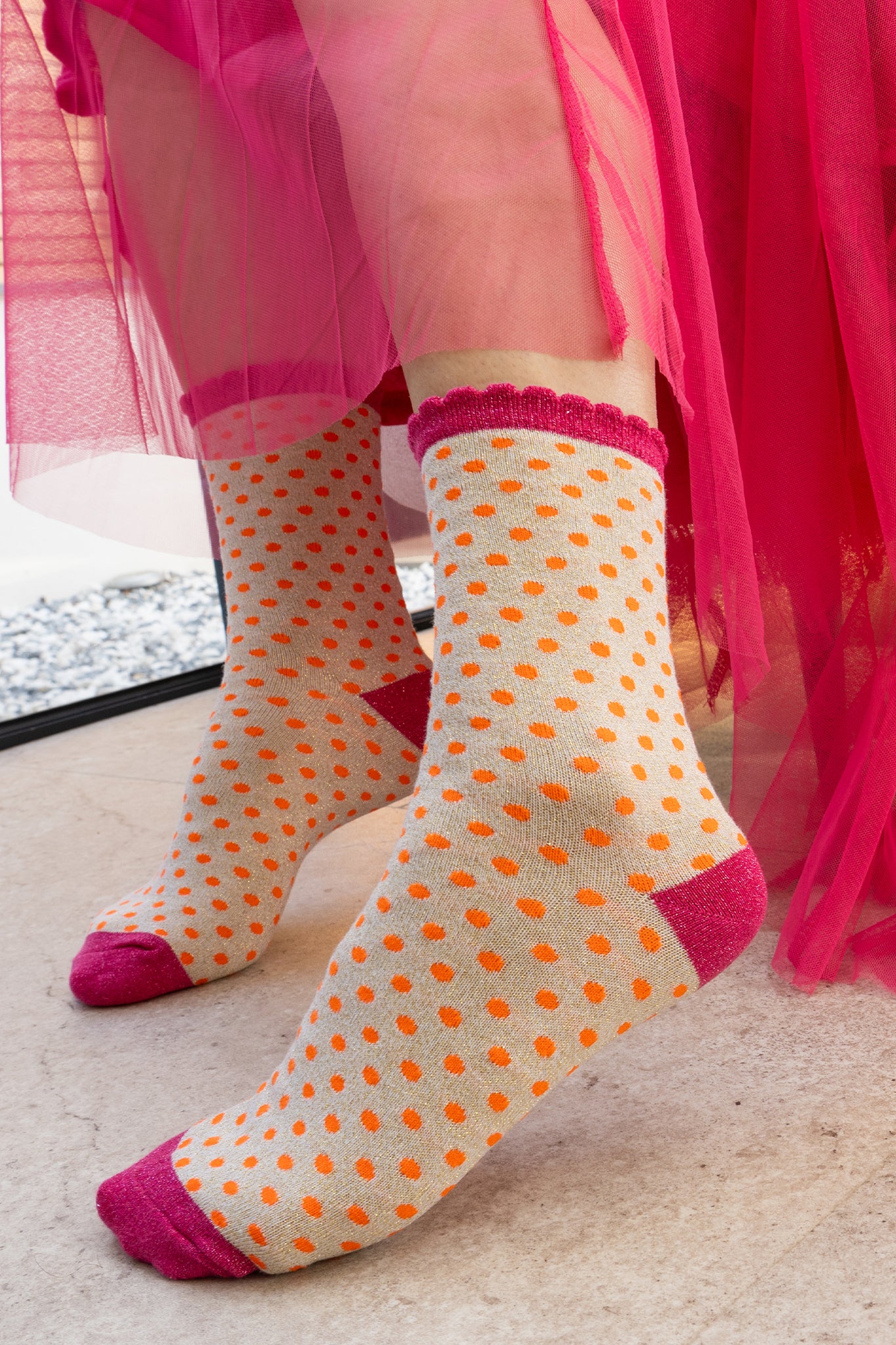 womens-glitter-socks-cream-hot-pink-polka-dots