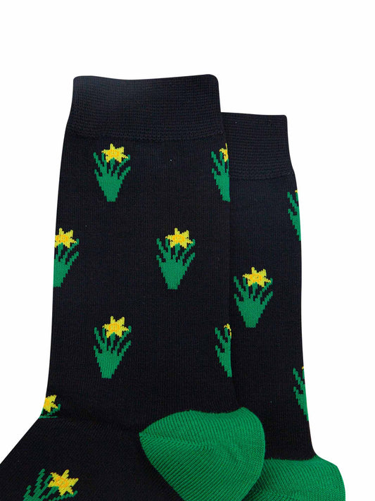 mens-bamboo-socks-black-daffodil-close-up