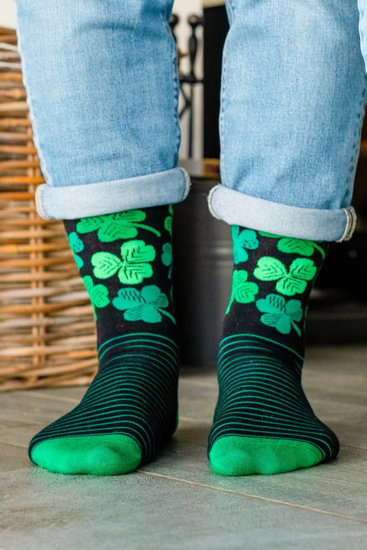 mens-irish-shamrock-and-four-leaf-clover-print-bamboo-socks