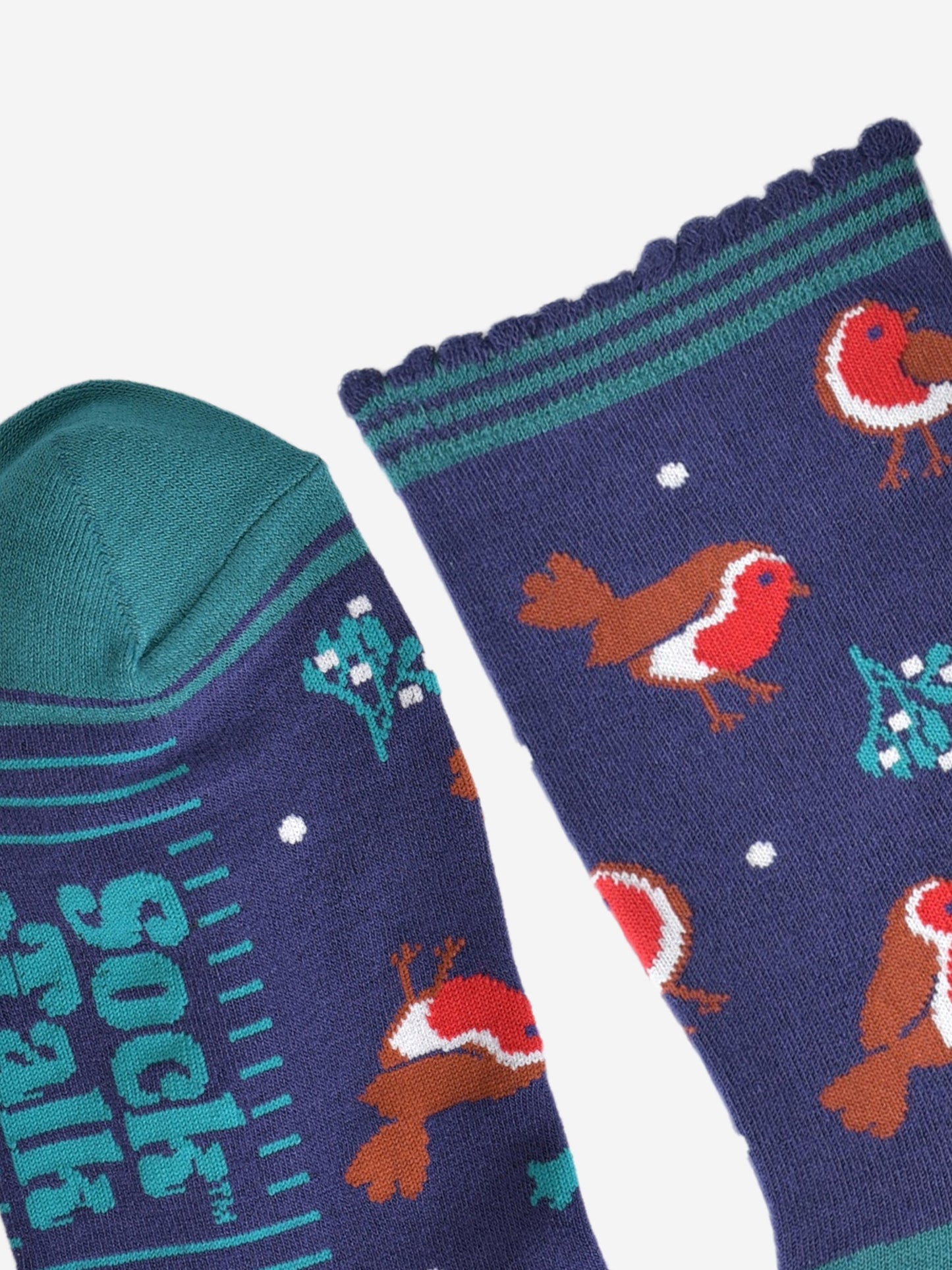 close up of the toe and cuff, the toe is green in contrast to the navy blue colour of the socks, the cuff is scalloped with three green horizontal stripes around the edges