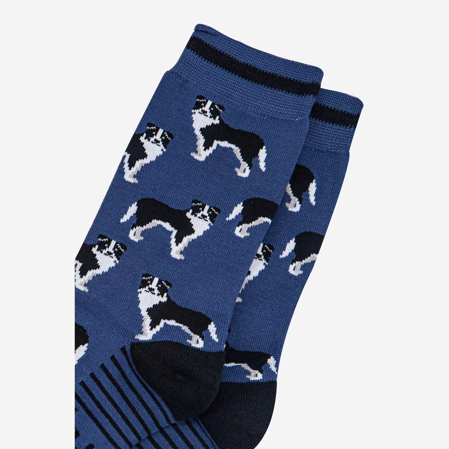 mens-bamboo-socks-denim-blue-black-border-collie-close-up