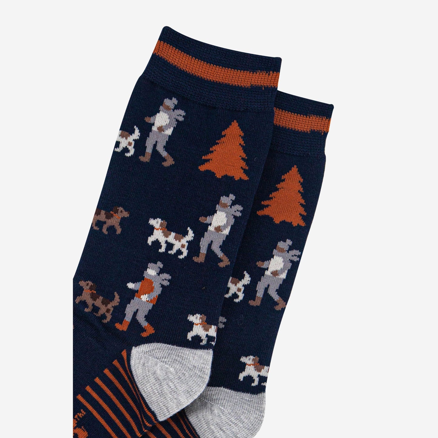 mens-bamboo-socks-navy-blue-light-grey-man-and-his-dog-close-up