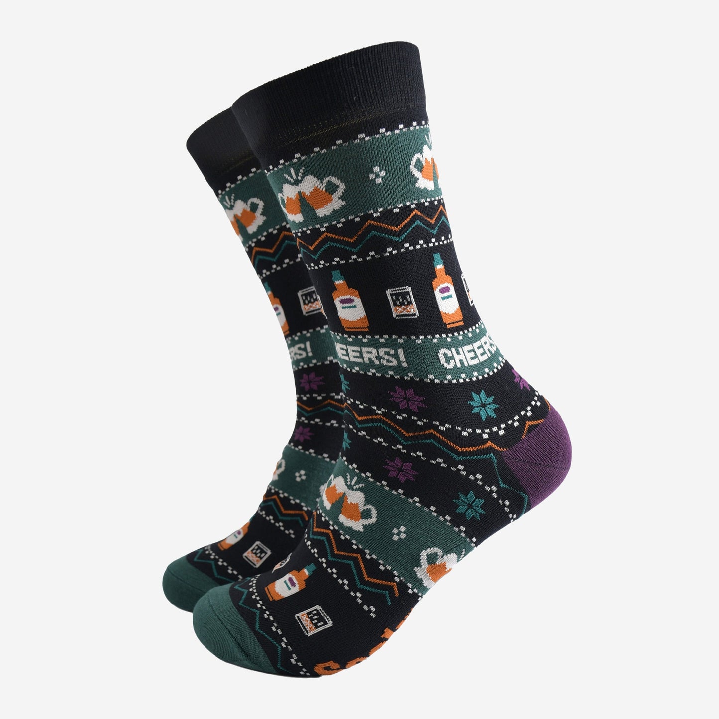 black and green bamboo socks featuring a fair isle pattern with pints of beer and whisky bottles and the word "cheers"