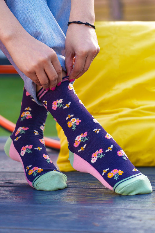womens-bamboo-socks-navy-bees-floral-posies