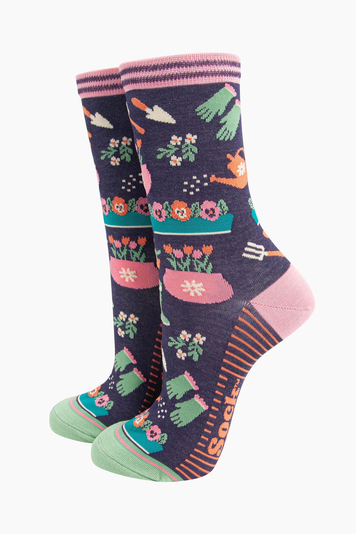 womens-bamboo-socks-gift-box-floral-gardening-garden-tools
