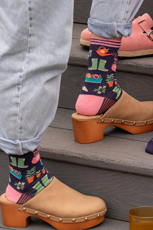 womens-bamboo-socks-navy-gardening