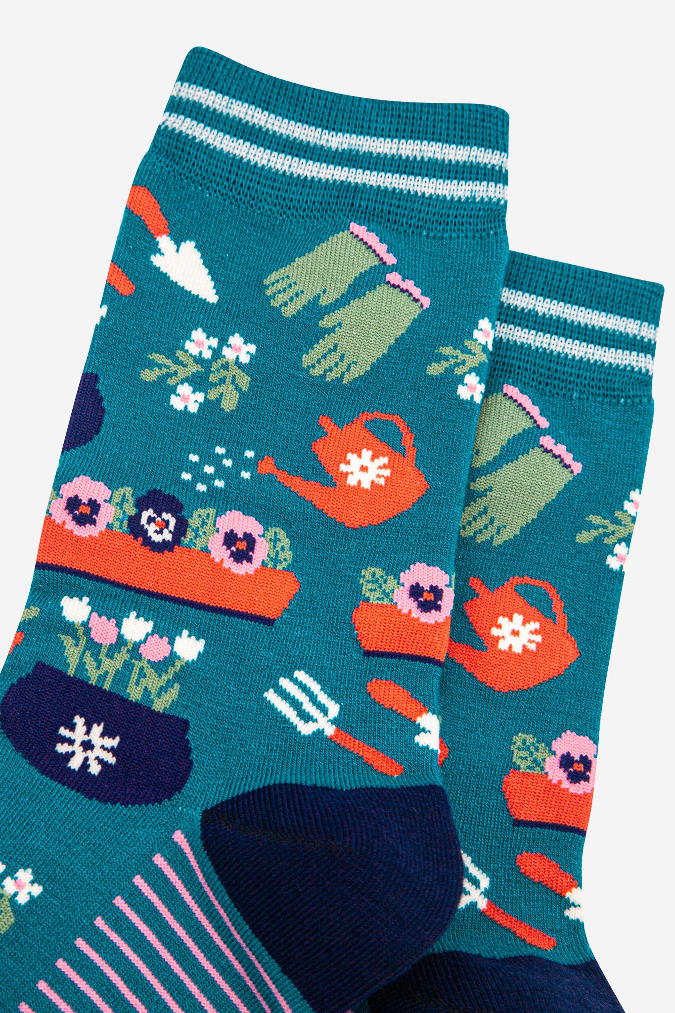 womens-bamboo-socks-teal-pink-gardening-close-up
