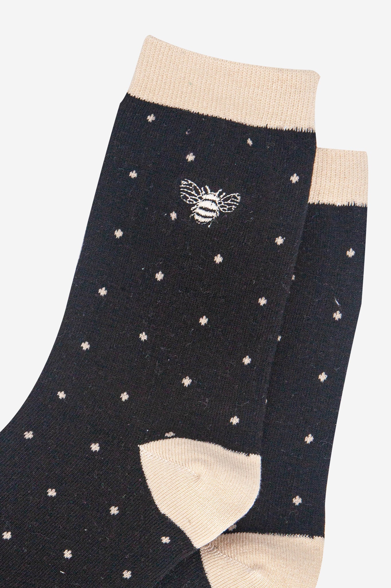 womens-embroidered-ankle-socks-black-polka-dot-bee-close-up