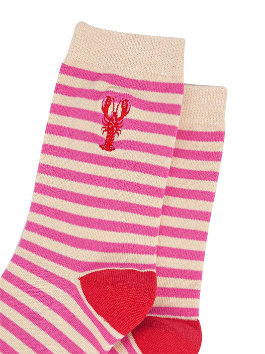 womens-embroidered-ankle-socks-red-lobster-stripe-close-up