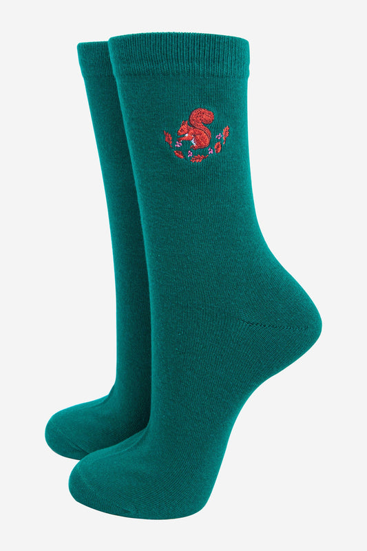 womens-embroidered-ankle-socks-forest-green-squirrel-woodland-animals
