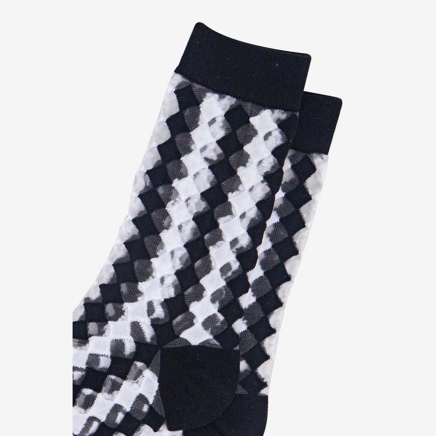 womens-sheer-ankle-socks-black-white-diamond-close-up