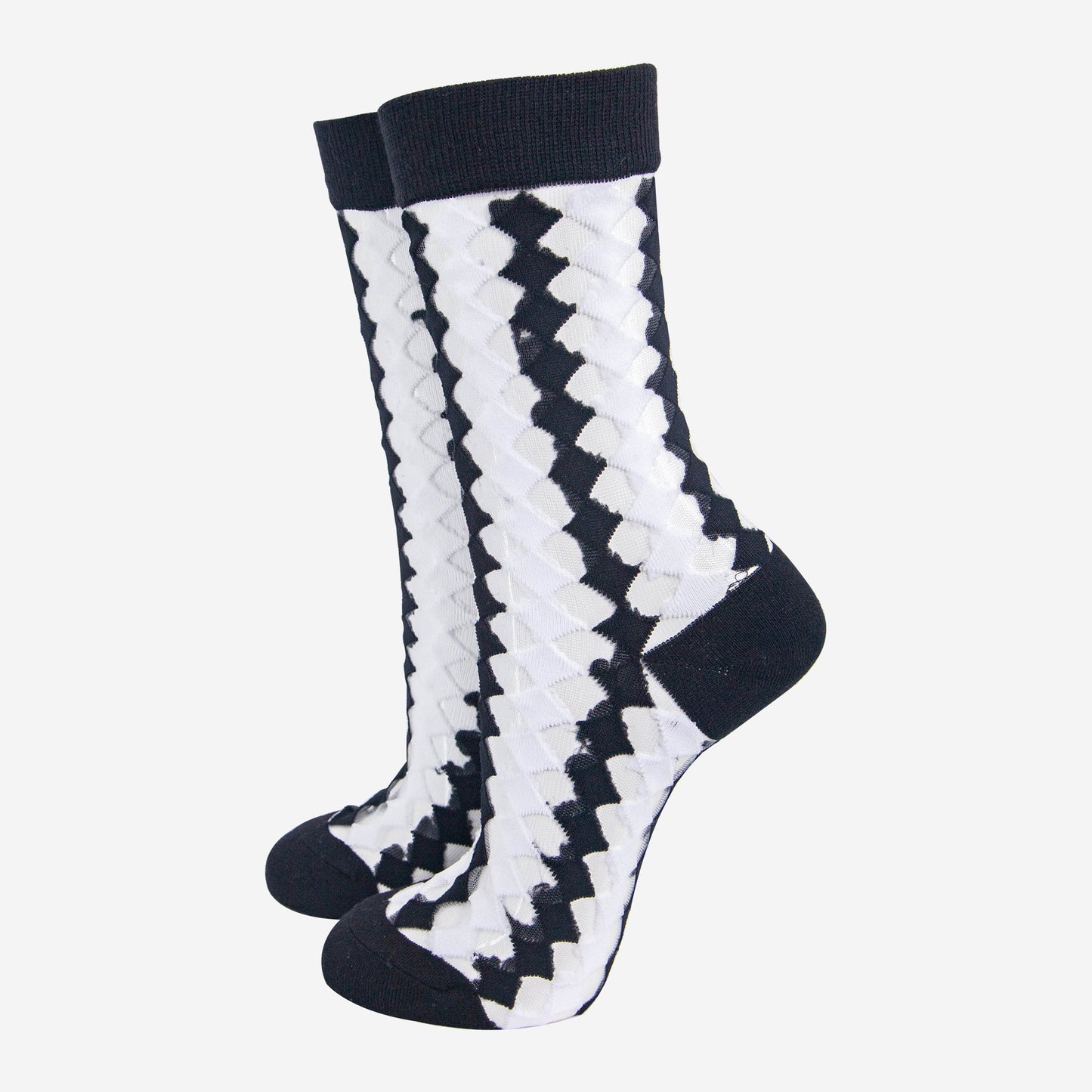 womens-sheer-ankle-socks-black-white-diamond-pattern