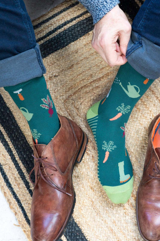 gardening-print-bamboo-socks-in-green