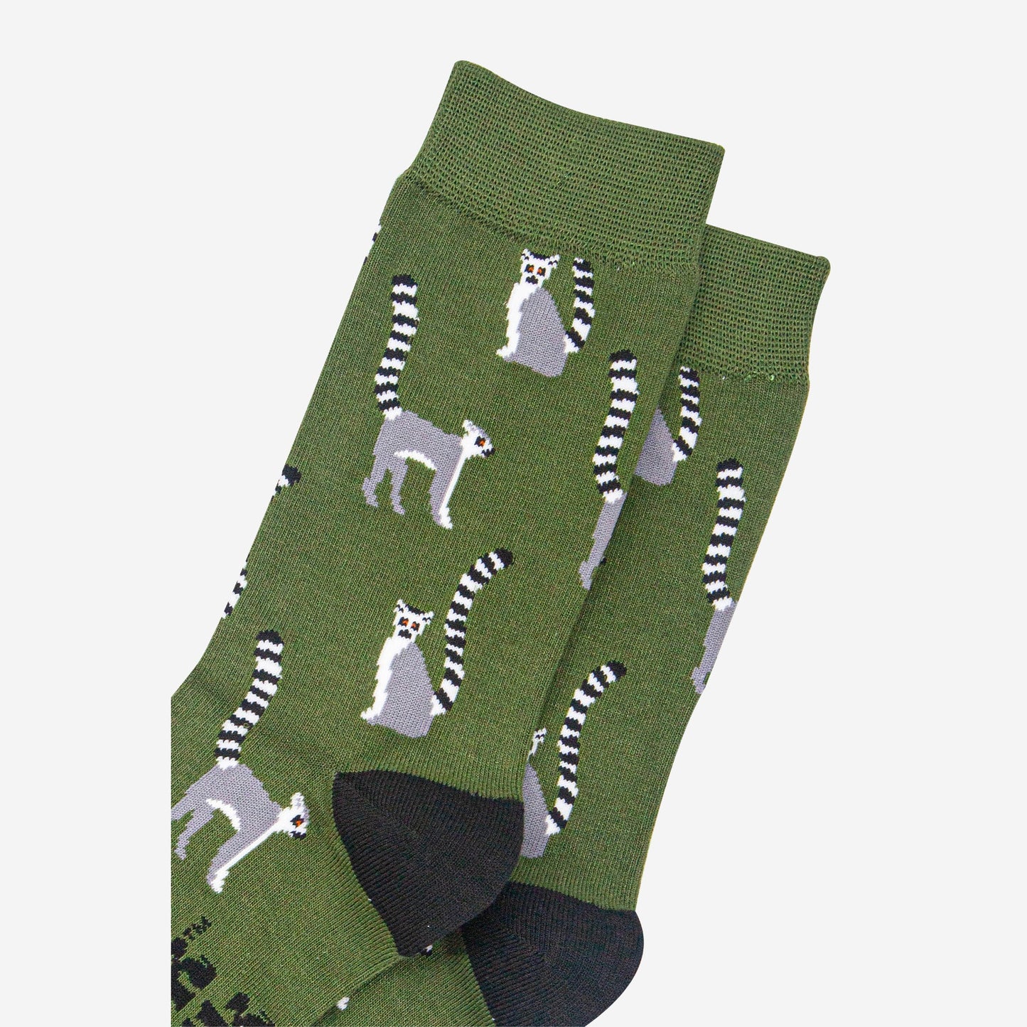 mens-bamboo-socks-dark-green-black-lemur-close-up