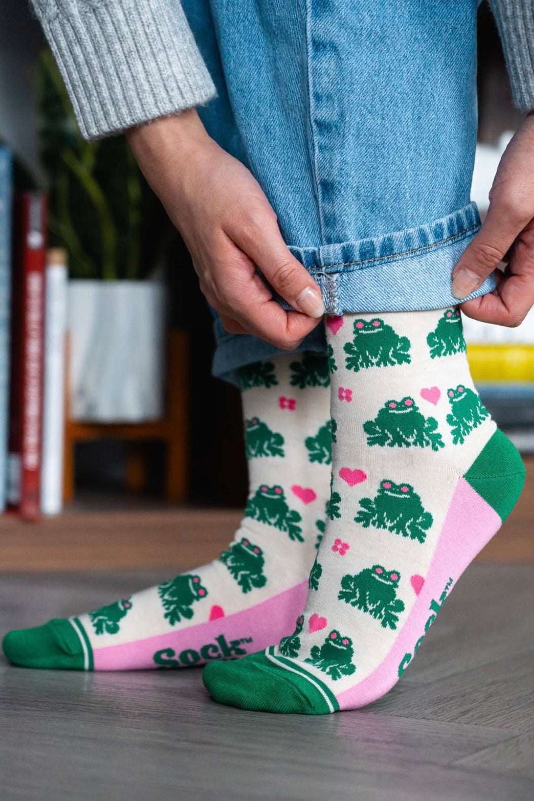 Women's Bamboo Socks - Cream, Frog Love Heart