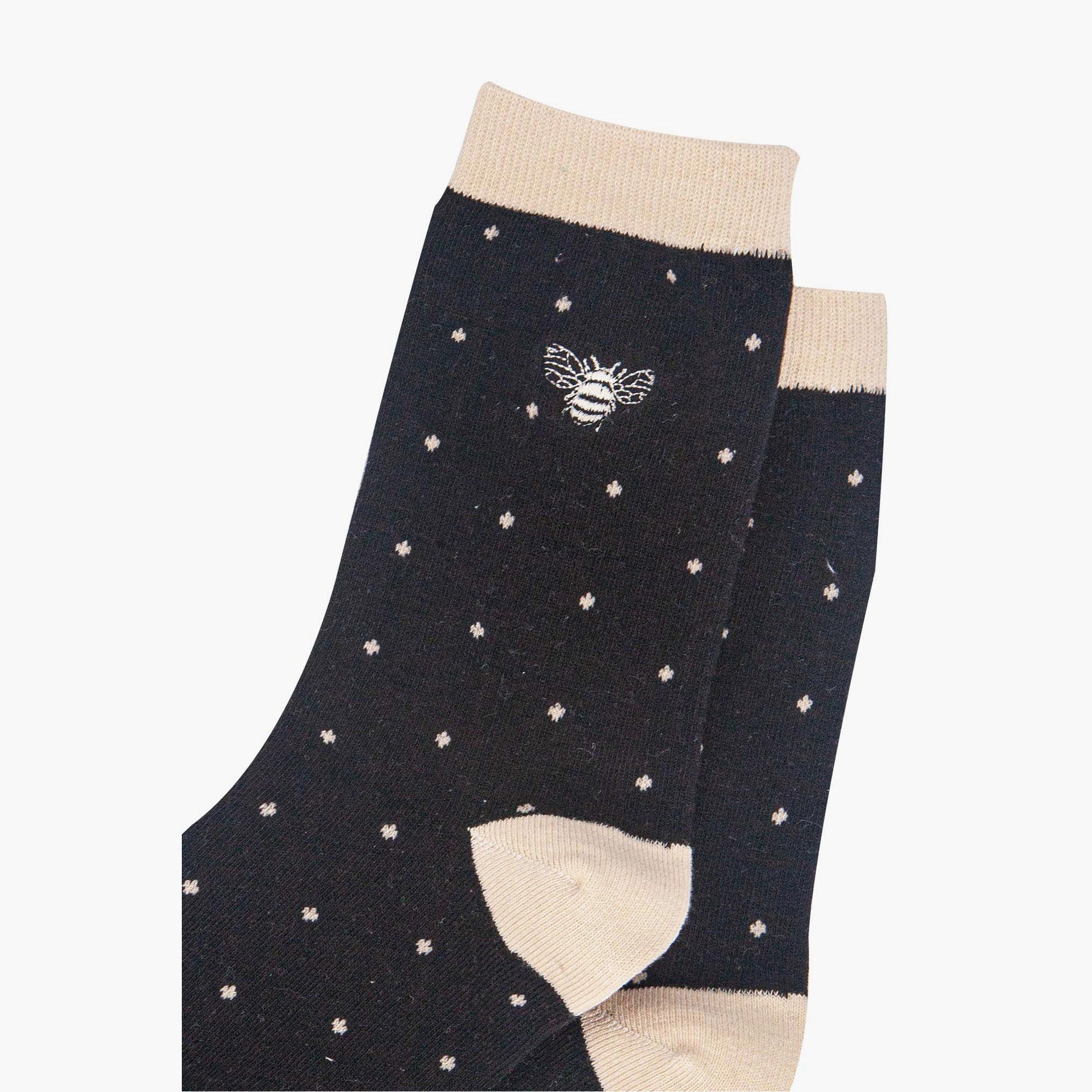 womens-embroidered-ankle-socks-black-polka-dot-bee-close-up